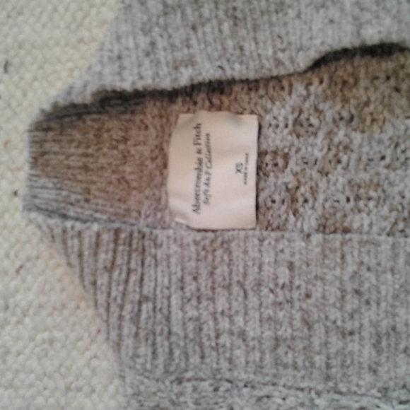 Abercrombie and Fitch cardigan - Picture 2 of 2